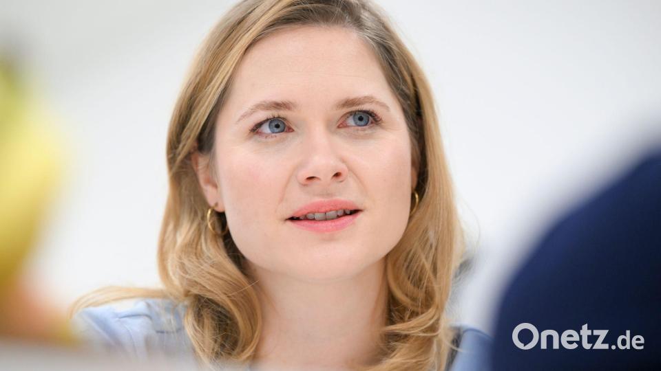 Laura Lippmann spielt die Hauptrolle in der neuen Sat.1-Vorabendserie „Frieda - Mit Feuer und Flamme“. (Archivbild) Bild: Jens Kalaene/dpa