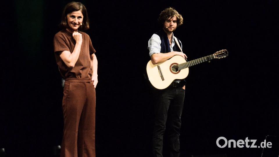 Marion Schieder auf der Brettl-Spitzen-Bühne. Bild: Kunz