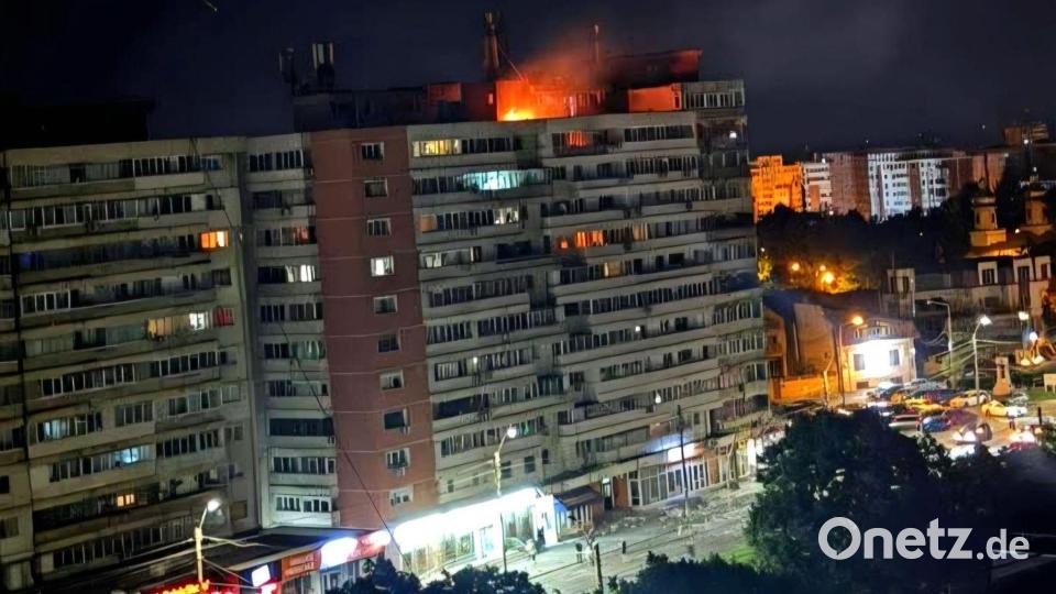 Im Zuge des Angriffskriegs gegen die Ukraine hat eine russische Drohne erstmals im benachbarten Nato- und EU-Land Rumänien ein Wohnhaus beschädigt und Menschen verletzt. Bild: Uncredited/ISU Galati/AP/dpa