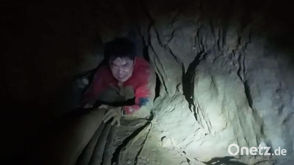 Die Retter mussten sich durch extrem enge Tunnel kämpfen. Bild: Uncredited/Benz Norrased Palasing Seascout Diving/AP/dpa
