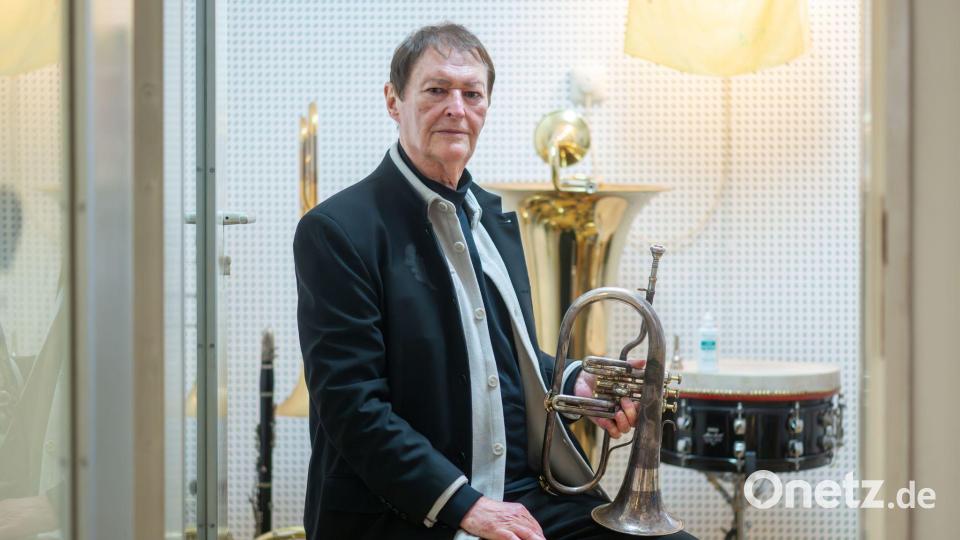 Hans-Jürgen Buchner von der Musikgruppe Haindling hat die Sommertournee 2026 abgesagt. (Archivbild) Bild: Armin Weigel/dpa