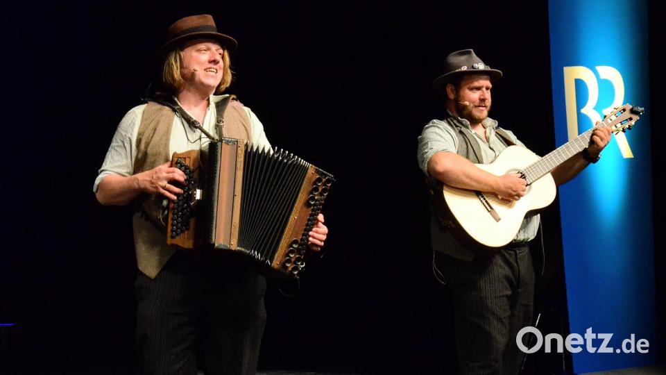 Tom & Basti mit Gitarre, Quetsch’n und losem Mundwerk. Bild: Kunz
