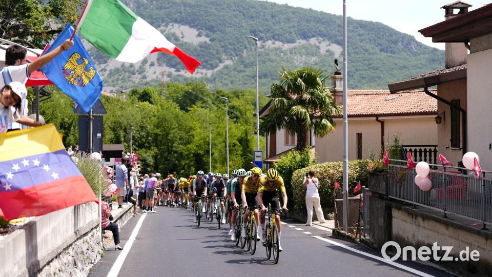 Das Peloton auf der 20. Etappe des Giro d’Italia. Bild: Fabio Ferrari/LaPresse/AP/dpa