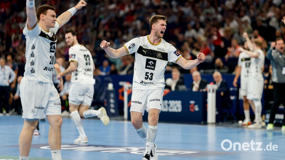 Die Kieler Spieler bejubeln einen Treffer. Bild: Philipp Szyza/dpa