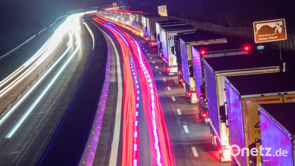 Die Verkehrsanbindung der Oberpfalz war nach dem Krieg lange rückständig. Heute ist das anders. Ein wichtiger Punkt, wenn man verstehen will, weshalb es in den vergangenen 40 Jhren aufwärts ging. Symbolbild: Peter Kneffel/dpa