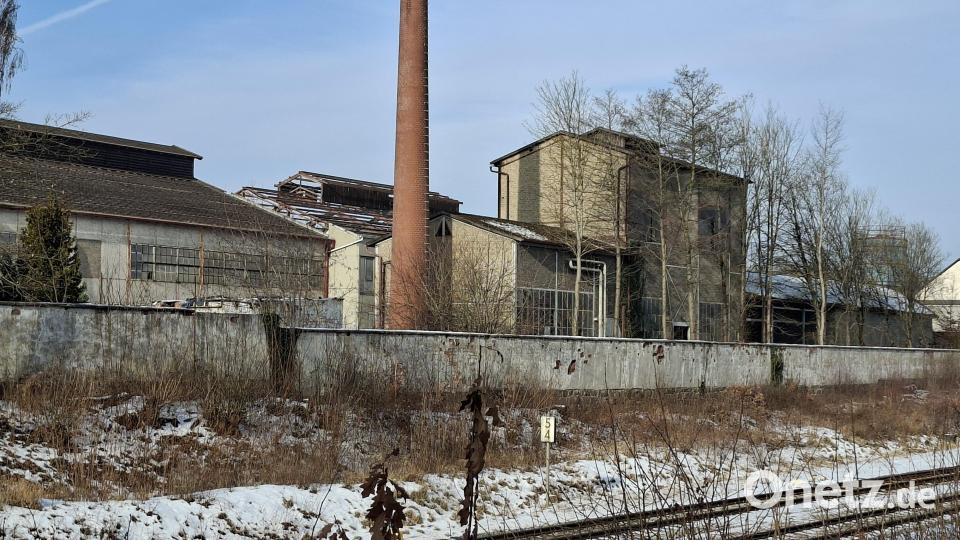 Diese Ansicht der Glasfabrik Firma Beyer &amp; Co. in Altenstadt/WN wird wohl bald der Vergangenheit angehören. Archivbild: prh