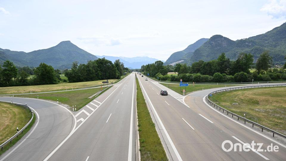 Die Autobahn Richtung Tirol war so leer wie zuletzt in der Corona-Zeit. Bild: Felix Hörhager/dpa