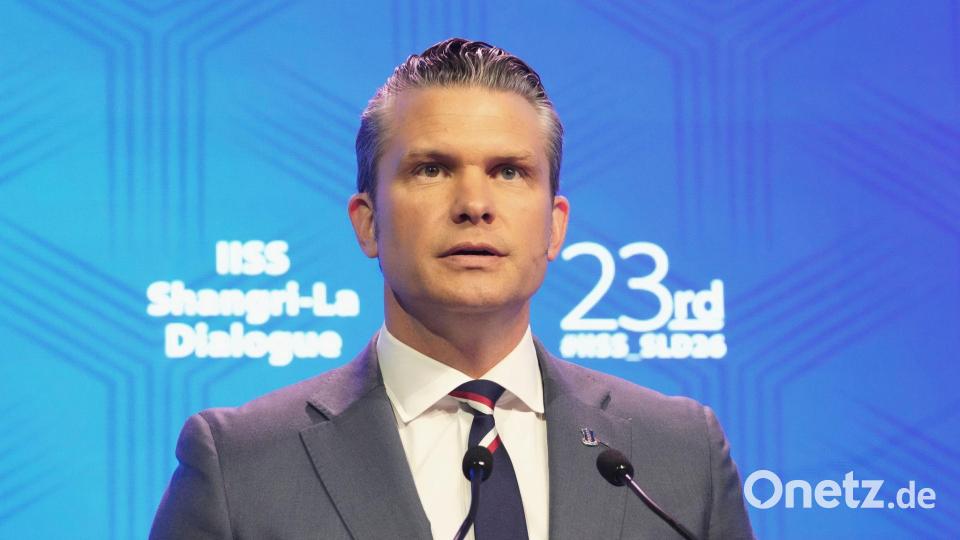 Beim Shangri-La-Dialog warnte Hegseth vor einer Vorherrschaft Chinas. Bild: Achmad Ibrahim/AP/dpa