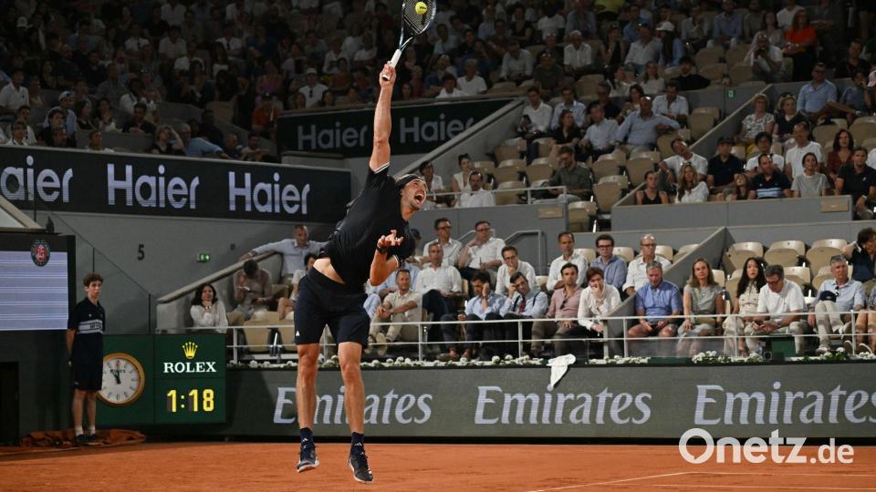 Alexander Zverev streckt sich. Bild: Emma Da Silva/AP/dpa
