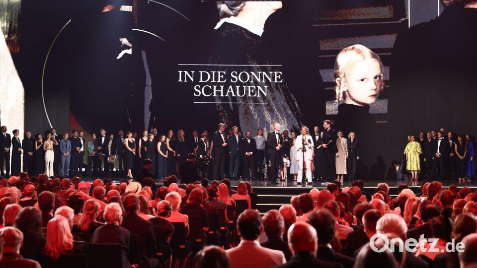 Das Drama „In die Sonne schauen“ war der große Abräumer des Abends. Bild: Christoph Soeder/dpa