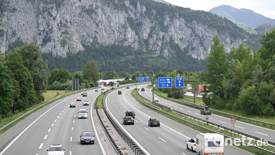 Wenig Verkehr herrschte am Tag der Total-Sperre auf der sonst vielbefahrenen A93 Richtung Österreich. Bild: Felix Hörhager/dpa