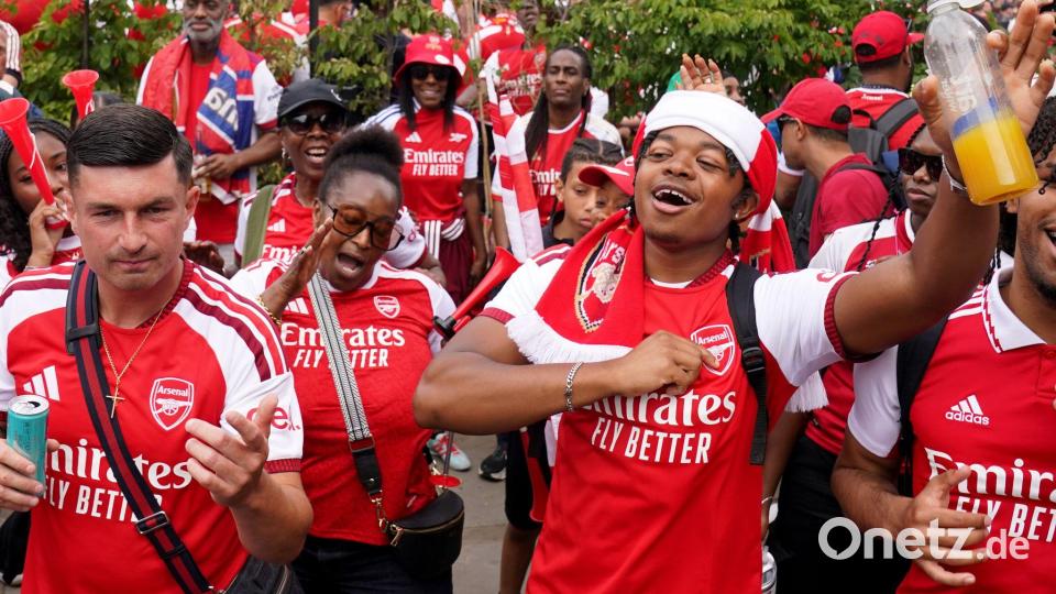 Schon Stunden vor der Parade ging die Party im Norden Londons los. Bild: Gareth Fuller/PA Wire/dpa