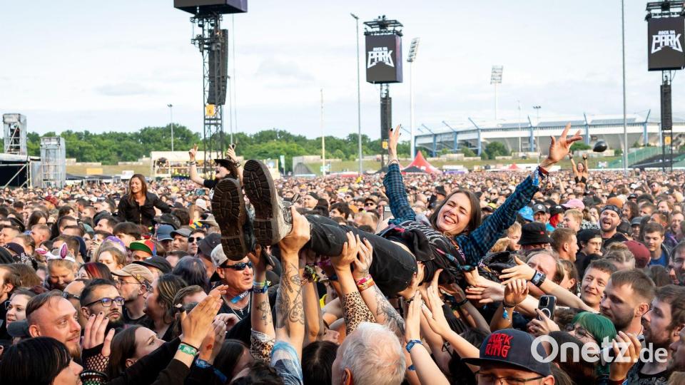 Rund 80.000 Musikfans erwarten die Veranstalter von Rock im Park in diesem Jahr täglich auf dem Gelände. (Archivbild) Bild: Daniel Karmann/dpa