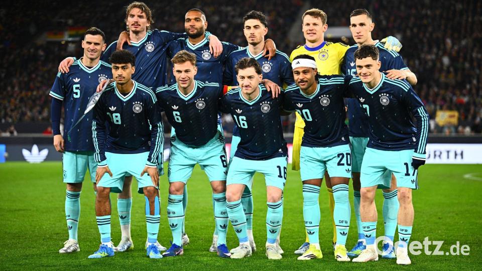Das blaue Auswärtstrikot der DFB-Elf kommt laut Intersport sehr gut bei Kunden an. (Archivbild) Bild: Tom Weller/dpa