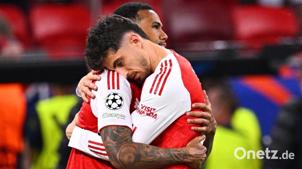 Kai Havertz tröstete Teamkollege Gabriel, nachdem dieser den entscheidenden Elfmeter verschossen hatte. Bild: Tom Weller/dpa