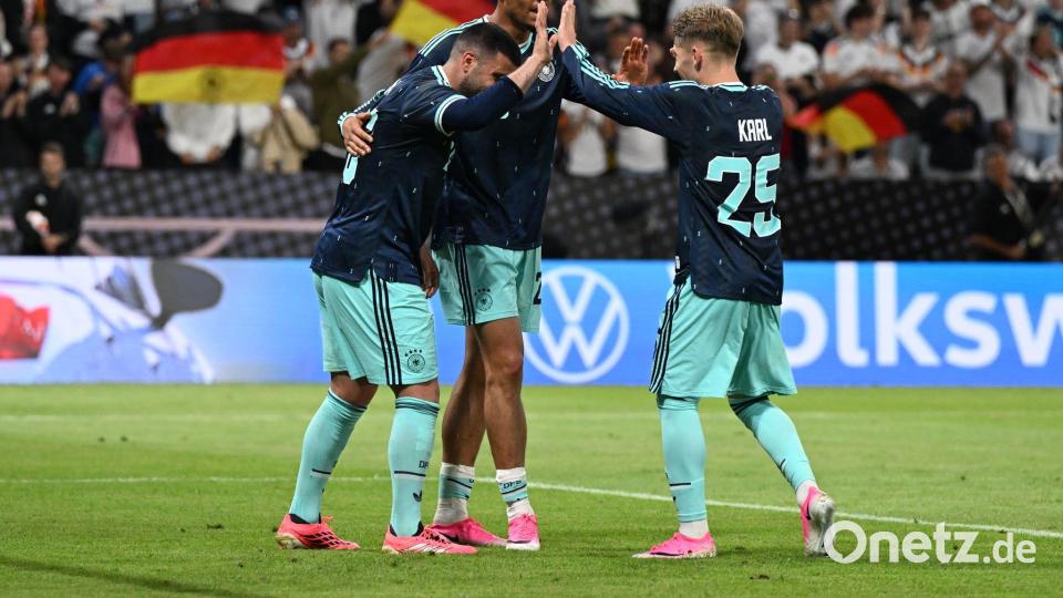 Viele Nationalspieler trugen beim Sieg gegen Finnland pinke Schuhe. Bild: Federico Gambarini/dpa