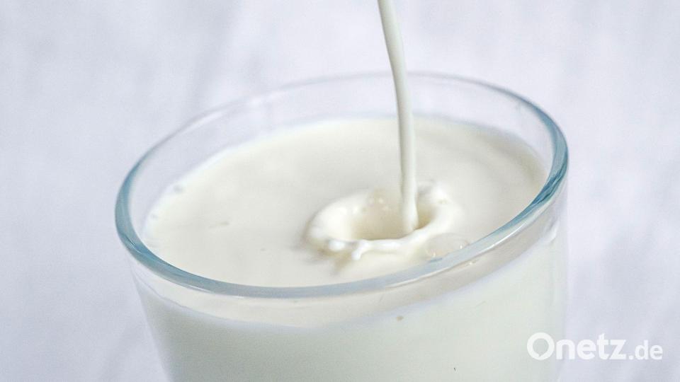 Kuhmilch - von Natur aus voller wichtiger Nährstoffe, aber in der Herstellung nicht unbedingt gut für sie Umwelt Bild: Sina Schuldt/dpa