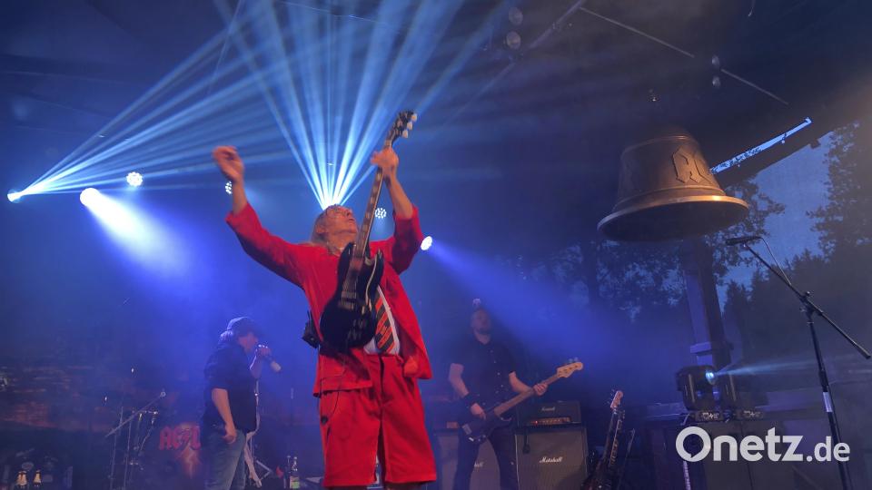 Erneut auf der Bühne am Festivalgelände: die Band "AC/DX." Archivbild: wro