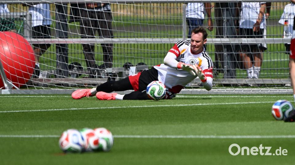 Die linke Problem-Wade hält: Manuel Neuer hält wieder erste Bälle im Training. Bild: Federico Gambarini/dpa
