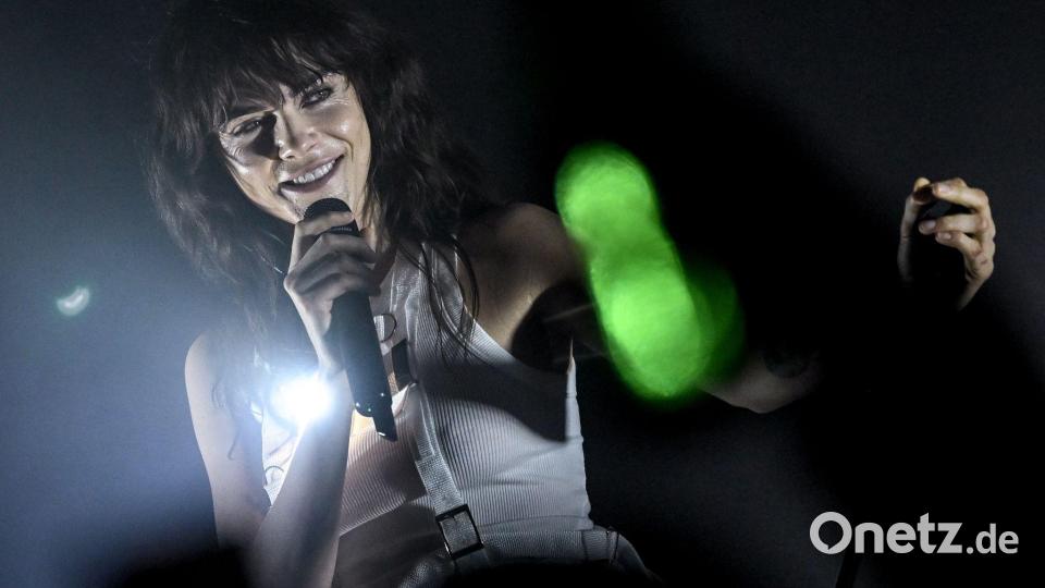 Delevingne macht schon seit ihrer Kindheit Musik - mit neun Jahren lernte sie das Schlagzeugspielen. Bild: Britta Pedersen/dpa