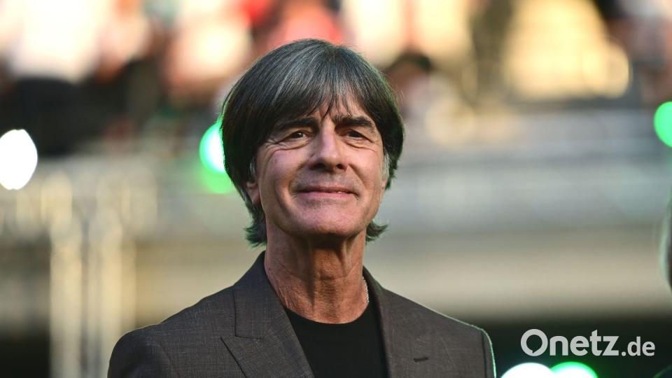 Der frühere Bundestrainer Joachim Löw feierte große Siege gegen Messi und Ronaldo. (Archivbild) Bild: Sebastian Gollnow/dpa