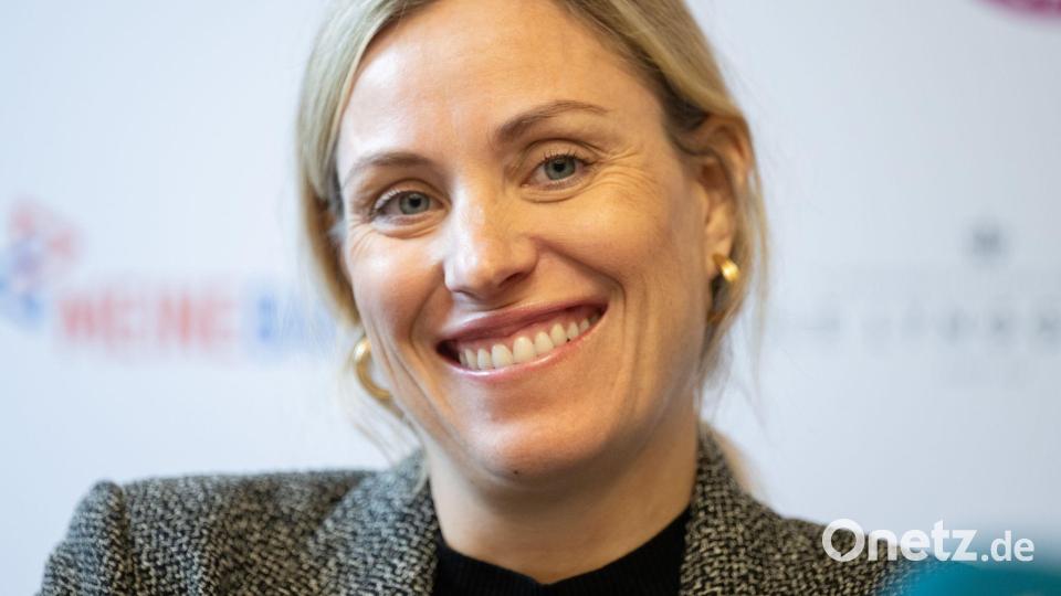 Angelique Kerber spricht über die Titelchancen von Alexander Zverev. (Archivbild) Bild: Boris Roessler/dpa