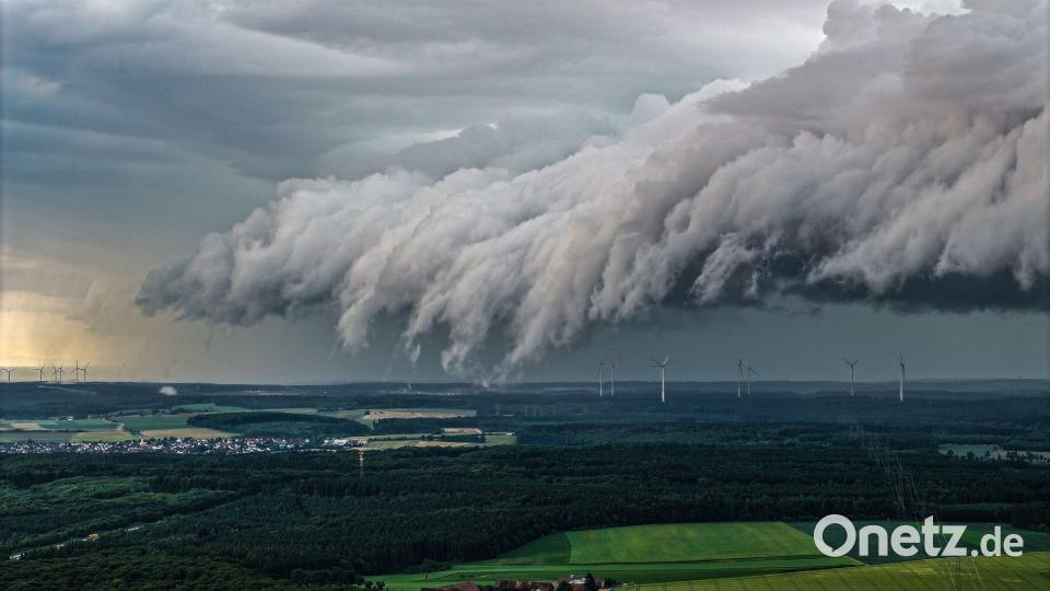 Wolkenkralle über Baden-Württemberg Bild: Jason Tschepljakow/dpa