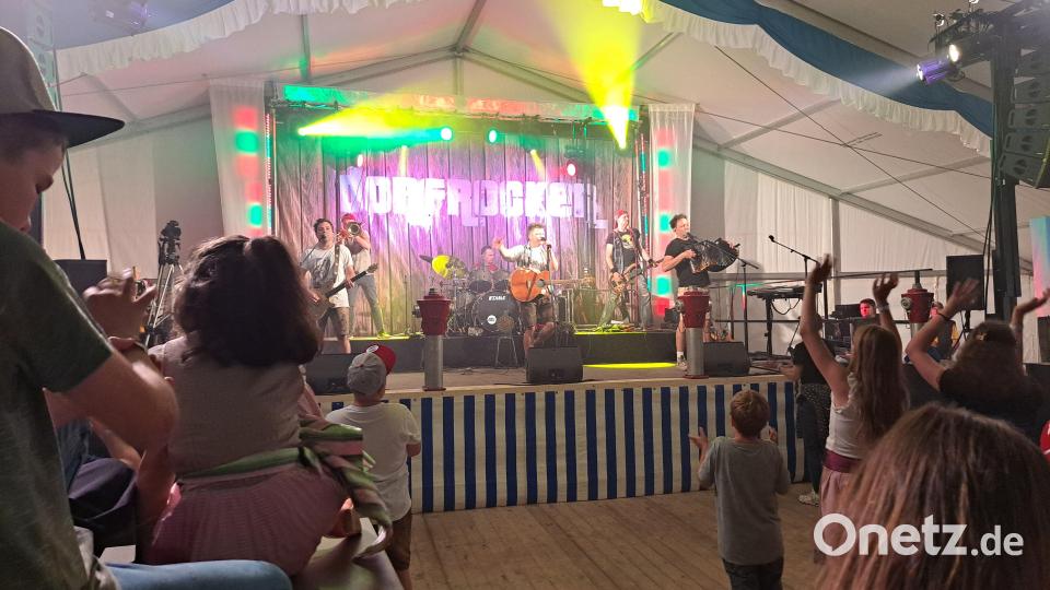 Das Jungvolk war begeistert von den "Dorfrockern". Bild: wel