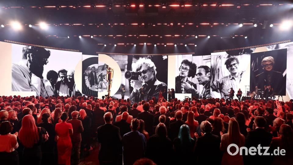 Wim Wenders wurde beim Deutschen Filmpreis mit dem Ehrenpreis ausgezeichnet (Archivbild). Bild: Christoph Soeder/dpa