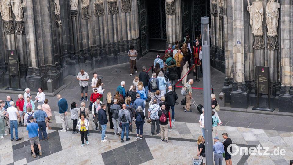 Für den Eintritt brauchen Dom-Besucher künftig Tickets. Bild: Benjamin Westhoff/dpa