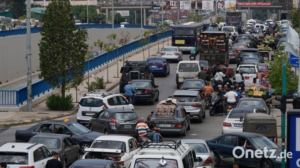 Nach einem israelischen Fluchtaufruf sind Tausende Menschen aus den Beiruter Vororten geflohen. (Archivbild) Bild: Bilal Hussein/AP/dpa