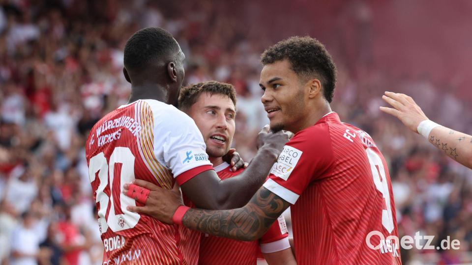 Würzburg feiert die Rückkehr in die dritte Liga. Bild: Karl-Josef Hildenbrand/dpa