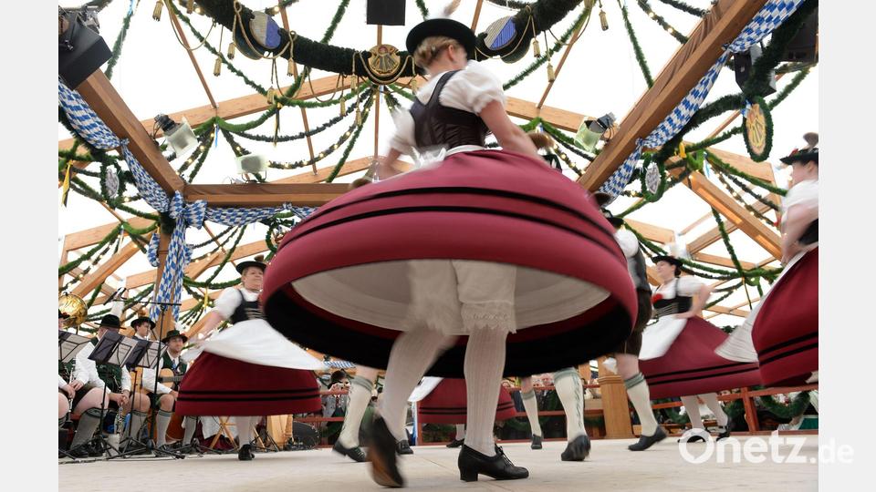 Im Südteil des Festgeländes findet die Oide Wiesn statt - mit einem günstigen Bierpreise im Museumszelt. (Archivbild) Bild: Andreas Gebert/dpa