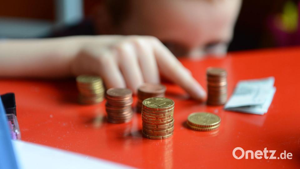 Viele Familien mit Kindern müssen mit wenig auskommen. (Symbolfoto) Bild: Jens Kalaene/dpa-Zentralbild/dpa