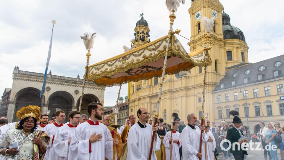 An Fronleichnam wird es auch in München eine große Prozession durch die Innenstadt geben. (Archivbild) Bild: Matthias Balk/dpa