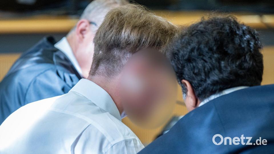 Dem Beschuldigten werden versuchter Totschlag und gefährliche Körperverletzung vorgeworfen. Bild: Armin Weigel/dpa