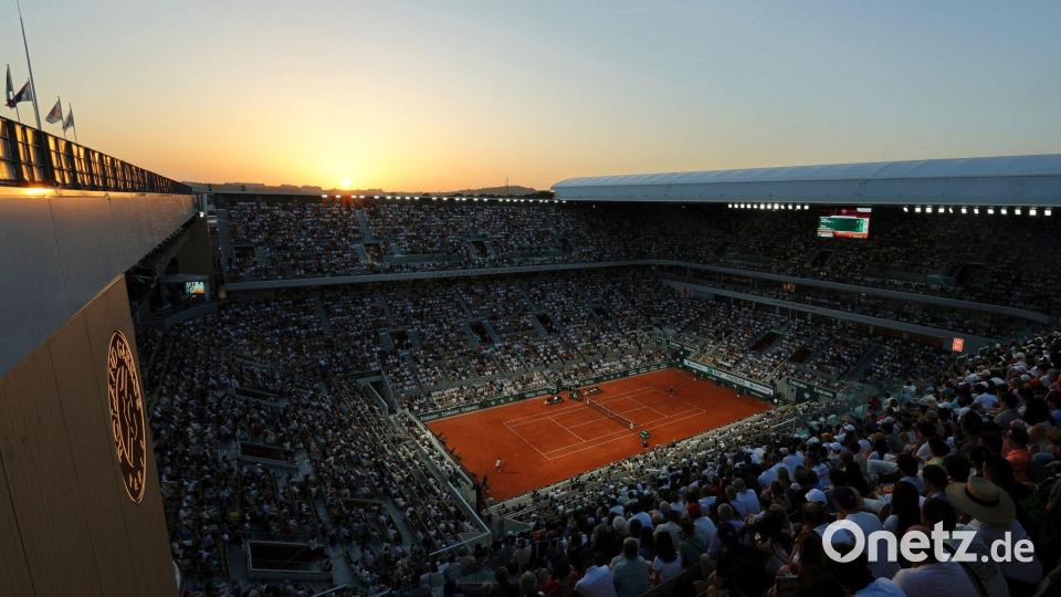 Auf dem Court Philippe Chatrier werden Heldengeschichten produziert - und drei Jungstars spielen aktuell eine Hauptrolle. Bild: Aurelien Morissard/AP/dpa