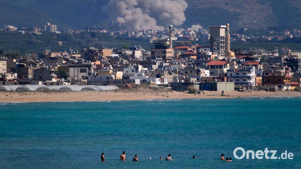 Baden während israelischenLuftangriffen Bild: Mohammed Zaatari/AP/dpa