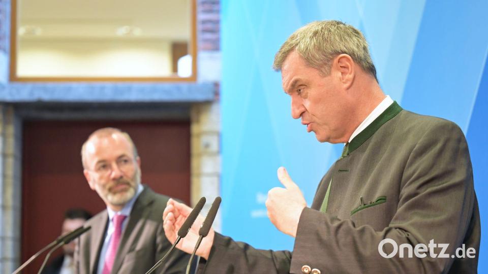 Ambivalentes Verhältnis: Manfred Weber und Markus Söder (beide CSU). (Archivbild) Bild: Malin Wunderlich/dpa