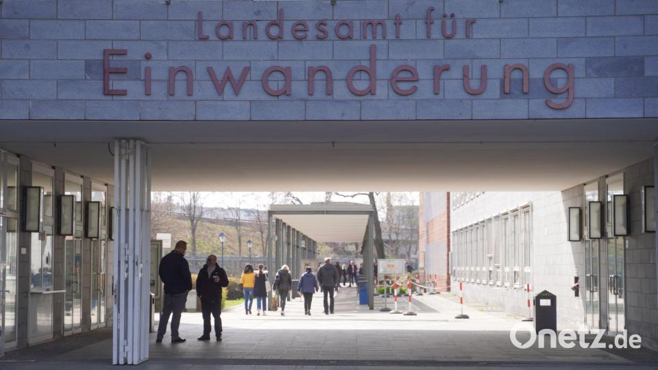 In Berlin wurden laut Mediendienst Integration im vergangenen Jahr rund 36.100 Anträge auf Einbürgerung gestellt. (Symbolbild) Bild: Jörg Carstensen/dpa