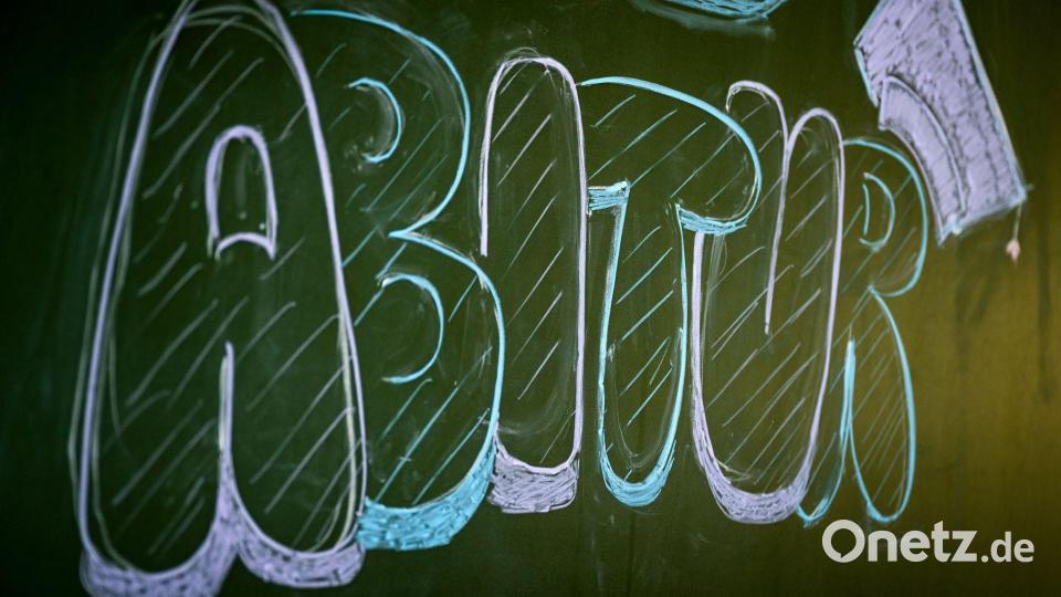 Der Philologenverband betont, ein genereller Ferienstart erst ab dem ersten Juli-Wochenende würde auch eine „gerechtere Vergleichbarkeit zwischen den Ländern“ bei der Vorbereitung auf das Abi bringen. Bild: Sina Schuldt/dpa