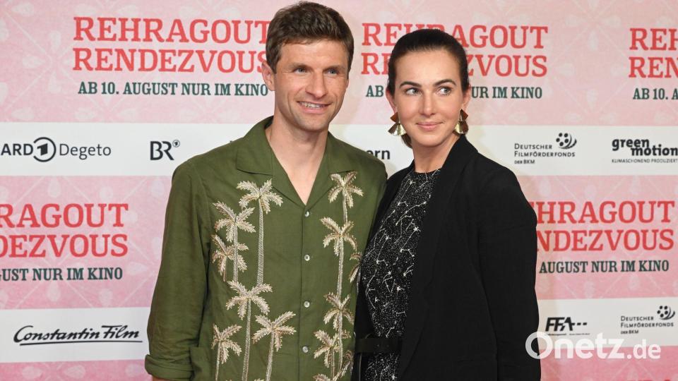 Nach fast 17 Jahren Ehe: Thomas und Lisa Müller gehen nun auch offiziell getrennte Wege. (Archivbild) Bild: Felix Hörhager/dpa