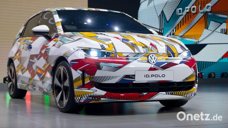 Auf der Automesse IAA Mobility in München war der ID. Polo im September noch im bunten Tarnkleid zu sehen. (Archivbild) Bild: Sven Hoppe/dpa