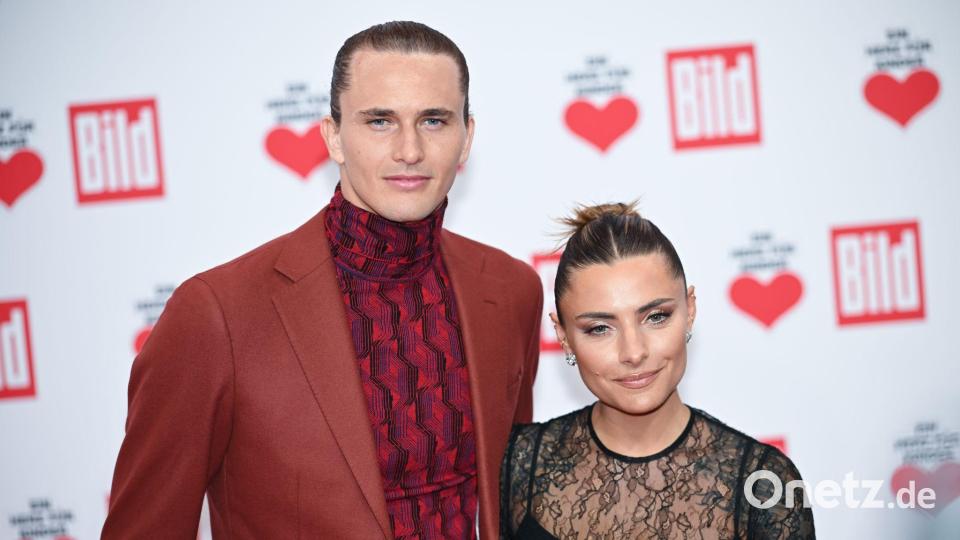 Alexander Zverev und Sophia Thomalla sind schon lange ein Paar. (Archivfoto) Bild: Sebastian Christoph Gollnow/dpa