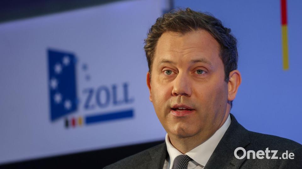 Finanzminister Lars Klingbeil dankte den Einsatzkräften des Zolls. (Archivbild) Bild: Jan Woitas/dpa