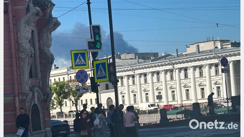 In weiten Teilen der Millionenstadt an der Newa waren nach dem ukrainischen Angriff Rauchschwaden zu sehen. Bild: Ulf Mauder/dpa