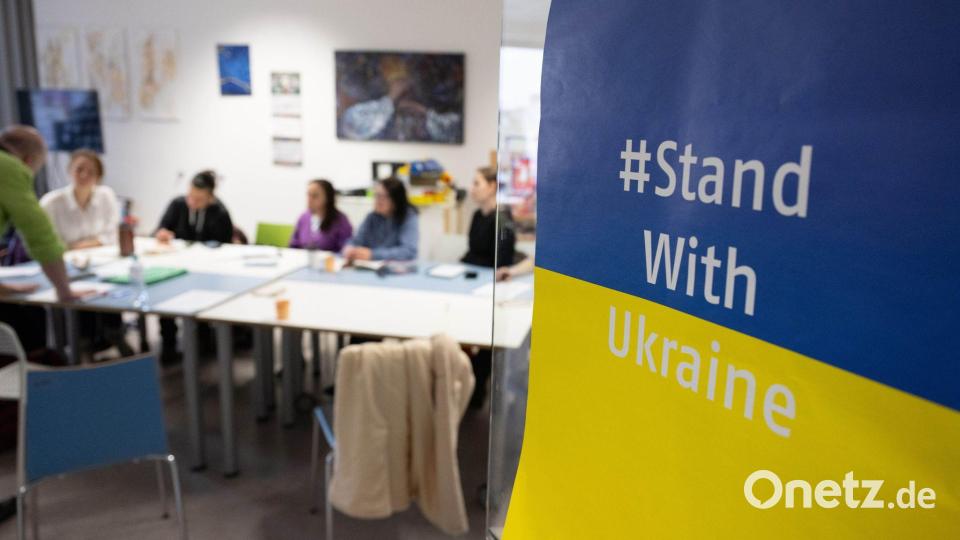 Ukrainerinnen und Ukrainer müssen in der Europäischen Union, um Schutz zu erhalten, keinen Asylantrag stellen. (Symbolbild) Bild: Boris Roessler/dpa