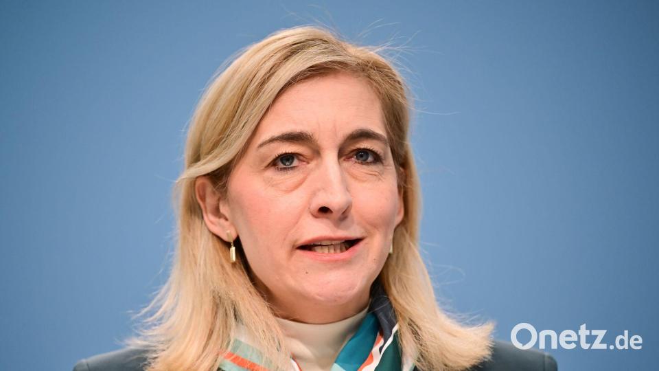 Ministerin Warken setzt auf Ausgabenbremsen und zusätzliche Einnahmen. (Archivbild) Bild: Sebastian Gollnow/dpa