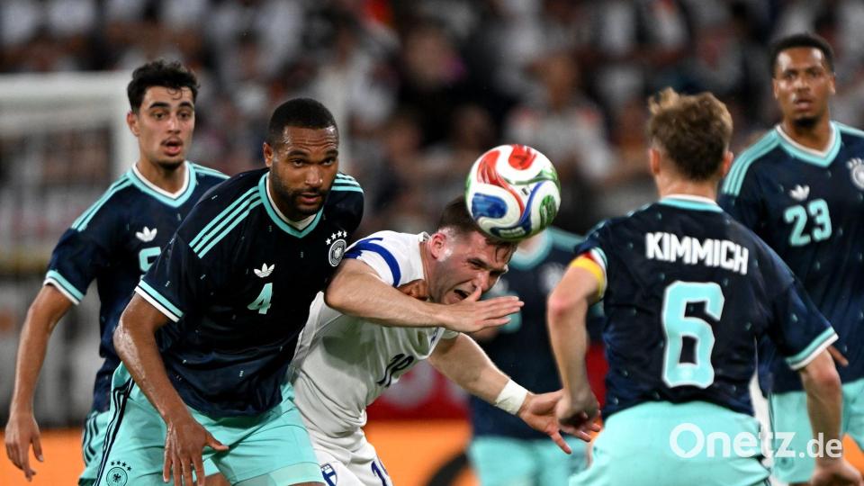 „Wir Jungen sind hungrig.“ Auch Aleksandar Pavlovic (l) und Felix Nmecha (r) symbolisieren den Umbruch im DFB-Team. Vorne die erfahrenen Jonathan Tah (l) und Kapitän Joshua Kimmich (r) im Einsatz gegen Finnland. (Archivbild) Bild: Federico Gambarini/dpa