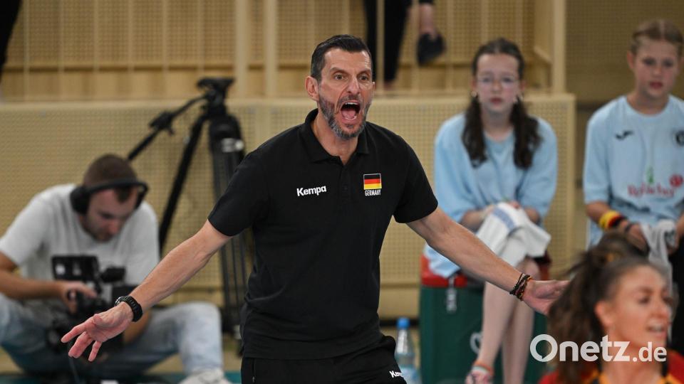 Cheftrainer Giulio Bregoli sieht einen guten Auftritt seines Teams. (Archivbild) Bild: Arne Dedert/dpa